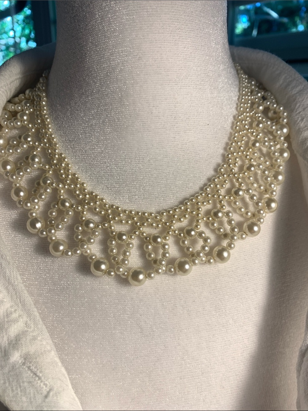 Vintage crocheted Elegant Pearl Bib Necklace - Ivory Pearls